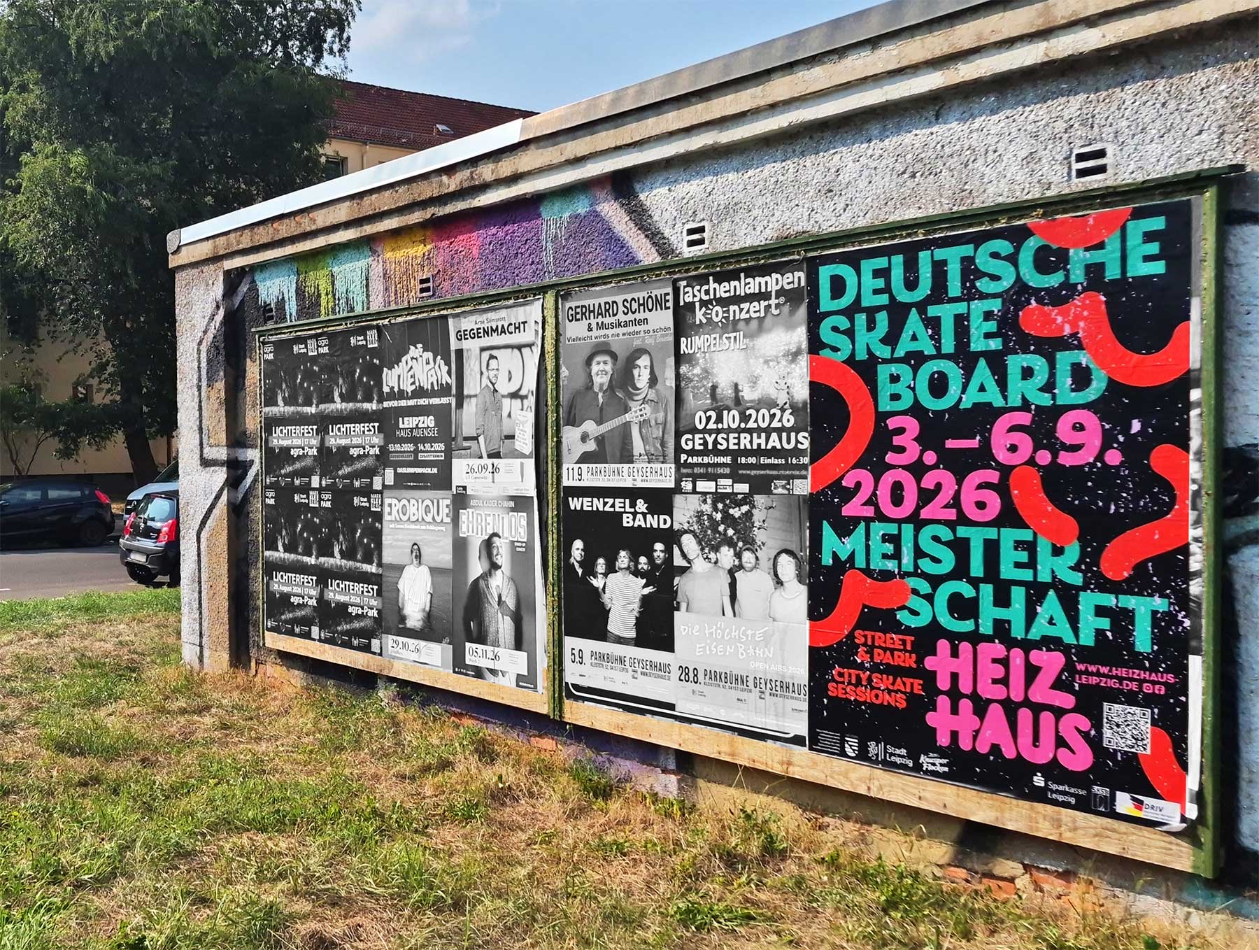 Mehrere Veranstaltungsplakate kündigen die Deutsche Skateboard Meisterschaft 2026 vom 3. bis 6. September in Leipzig an.